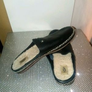 Leather Ugg  size 7